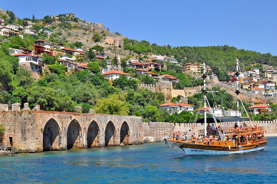 Private Alanya City Tour with Cable Car and Lunch at Dim River