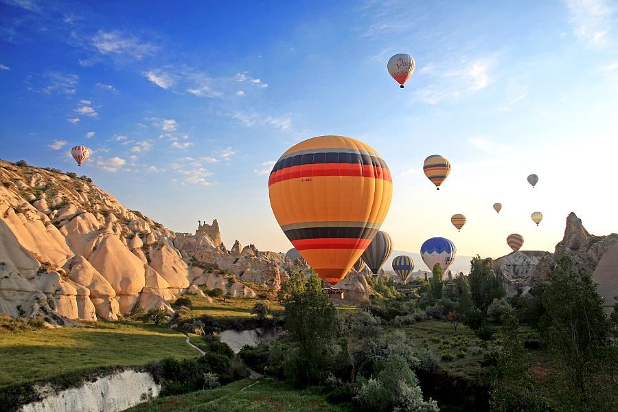 Sunrise Hot Air Balloon Flight ower the Fairy Chimneys