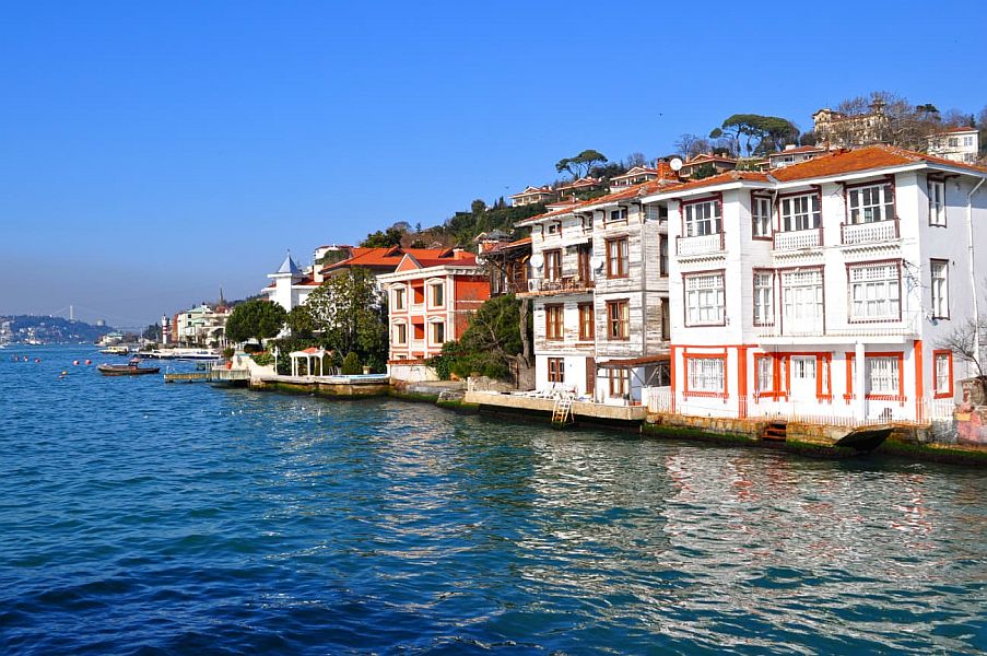 Private Bosphorus Cruise on Luxury Motor Yacht up to 20 Person