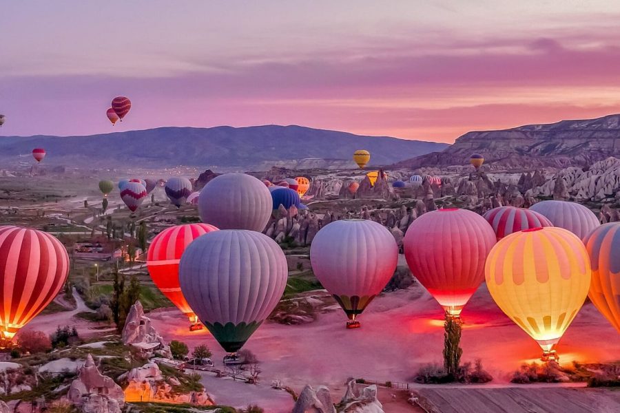 Sunrise Hot Air Balloon Flight ower the Fairy Chimneys